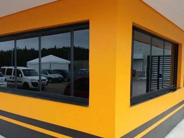 Garanta a privacidade com película decorativa em Cuiabá